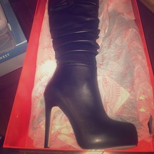Charles David platform black boots 7